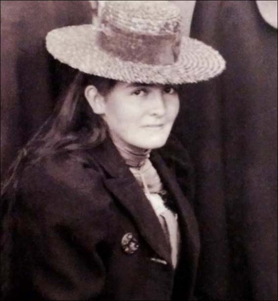 Elsie Holloway, ca. 1898 Elsie Holloway, ca. 1898