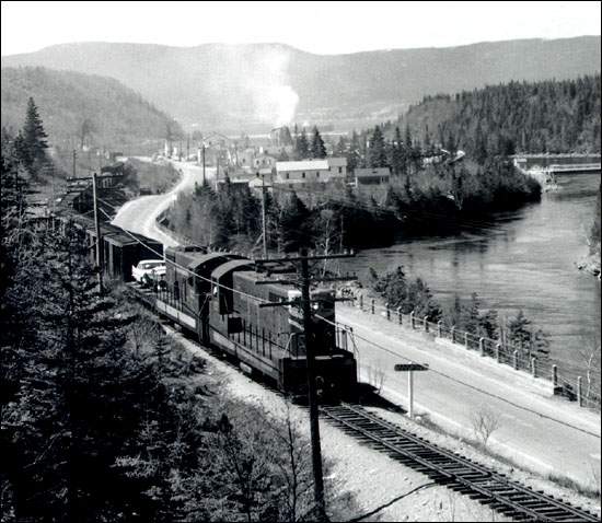 Train de marchandises, près de l'embouchure de la rivière Humber, s.d. Train de marchandises, près de l'embouchure de la rivière Humber, s.d.