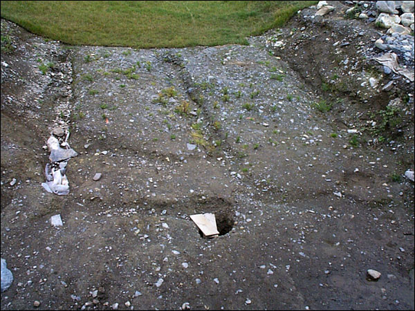 Fossé défensif dans la colonie d'Avalon, 1998 Fossé défensif dans la colonie d'Avalon, 1998