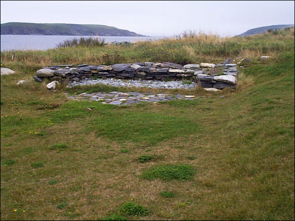 Vestiges de la maison d'un habitant-pêcheur datant de la fin du 17e siècle Vestiges de la maison d'un habitant-pêcheur datant de la fin du 17e siècle