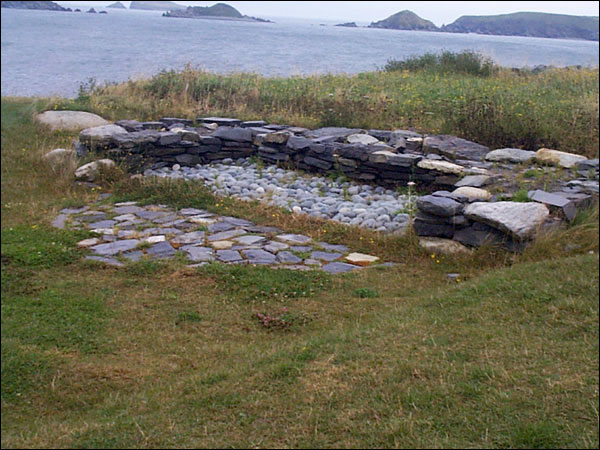 Vestiges de l'âtre de la maison de l'habitant-pêcheur