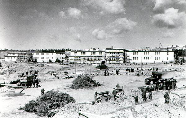 La construction de la base militaire de Fort Pepperrell à St. John's, 1941 La construction de la base militaire de Fort Pepperrell à St. John's, 1941