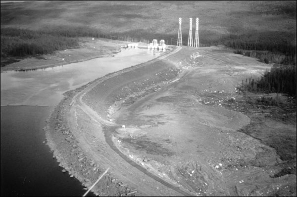 Le canal d'amenée à Bay d'Espoir, s.d.