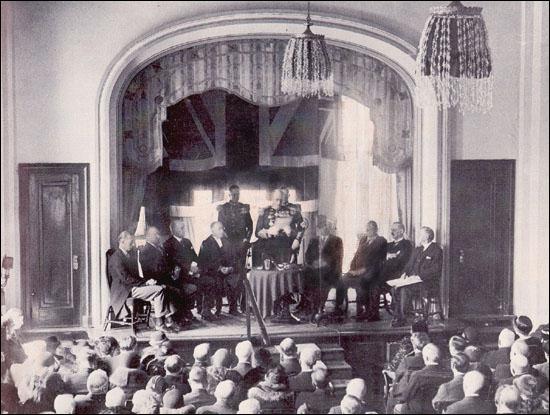 Cérémonie d'entrée en fonction de la Commission de gouvernement, le 16 février 1934 Cérémonie d'entrée en fonction de la Commission de gouvernement, le 16 février 1934