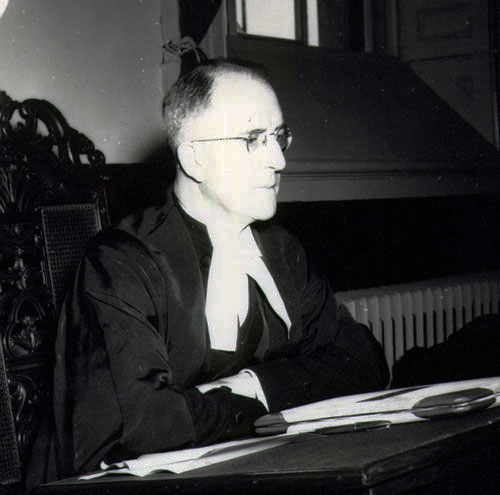 Le juge Cyril Fox, le premier président de la convention nationale Le juge Cyril Fox, le premier président de la convention nationale