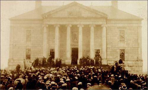 L'émeute devant le Colonial Building, 1932 L'émeute devant le Colonial Building, 1932