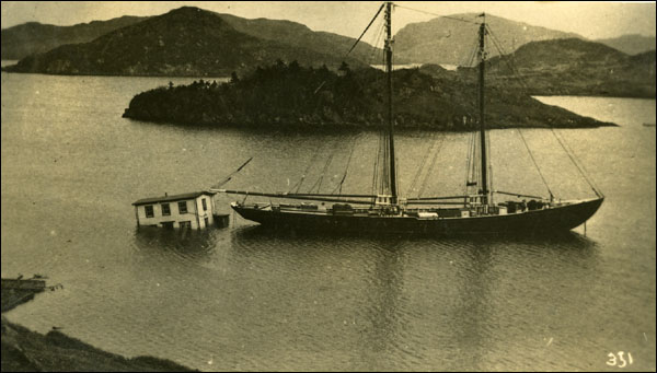 Une habitation flottant dans la mer, 1929 Une habitation flottant dans la mer, 1929
