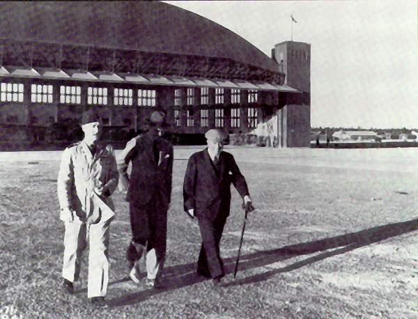 W.L. Mackenzie King lors de sa visite à Gander au mois d'août 1941 W.L. Mackenzie King lors de sa visite à Gander au mois d'août 1941