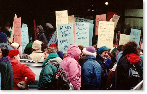 Manifestation aux bureaux du Secrétariat d'État à St. John's, 1990 Manifestation aux bureaux du Secrétariat d'État à St. John's, 1990