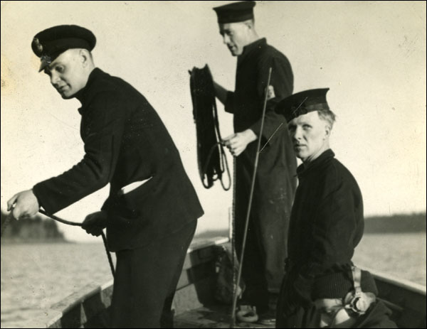 Des membres du personnel de la Royal Navy, dans les années 1940 Des membres du personnel de la Royal Navy, dans les années 1940