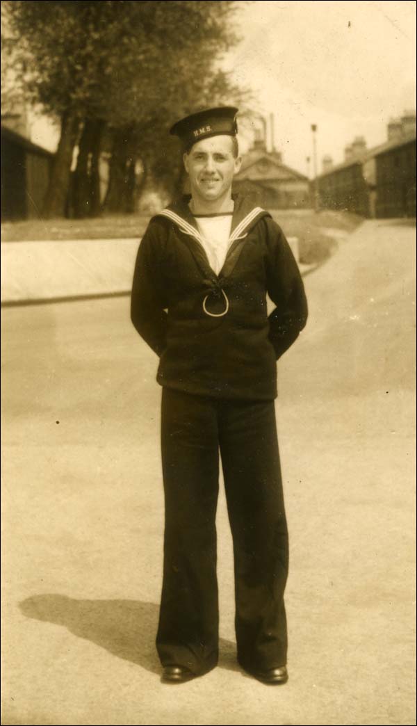 Pierce Woodland, Royal Navy, dans les années 1940 Pierce Woodland, Royal Navy, dans les années 1940