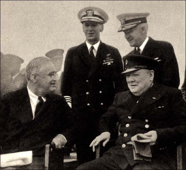 Winston Churchill (à droite) et Franklin Roosevelt, en 1941 Winston Churchill (à droite) et Franklin Roosevelt, en 1941