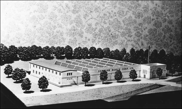 Une maquette de l'usine Superior Rubber Co. Ltd, 1951