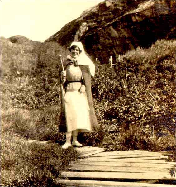 Infirmière de la mission Grenfell, vers 1920 Infirmière de la mission Grenfell, vers 1920