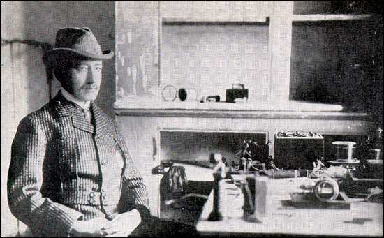 Guglielmo Marconi, en décembre 1901 Guglielmo Marconi, en décembre 1901
