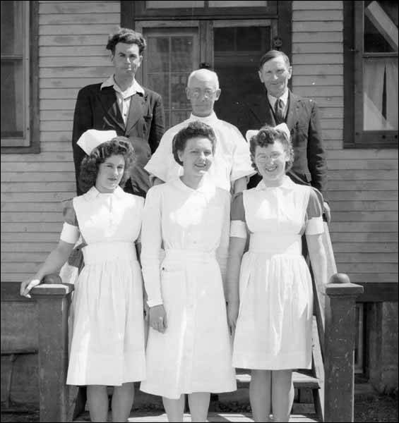 Des membres du personnel du pavillon hospitalier de Bonavista, vers 1947 Des membres du personnel du pavillon hospitalier de Bonavista, vers 1947