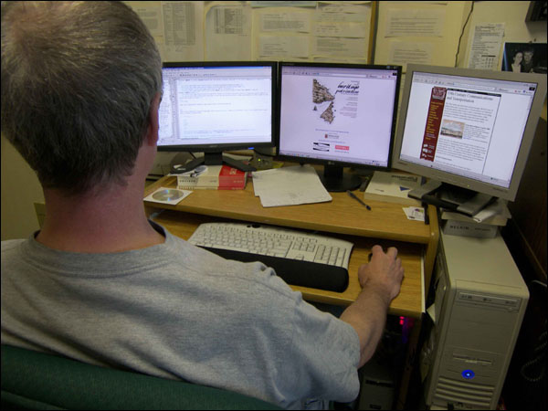 Le poste de travail du site Web du Patrimoine de Terre-Neuve-et-Labrador, 2008 Le poste de travail du site Web du Patrimoine de Terre-Neuve-et-Labrador, 2008