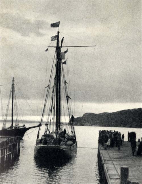 The <em>Effie M. Morrissey</em> at Brigus, ca. 1928 The Effie M. Morrissey, ca. 1928