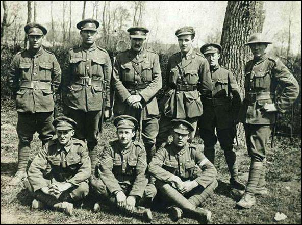 Neuf membres du Newfoundland Regiment qui ont combattu à Monchy-le-Preux, 1917
